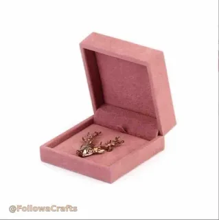 Custom brooch velvet presentation box with soft insert