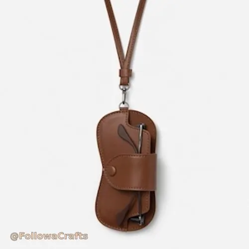 Hanging Glasses Pouch 3